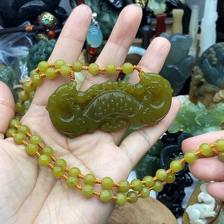 岫玉未镶嵌吊坠挂件