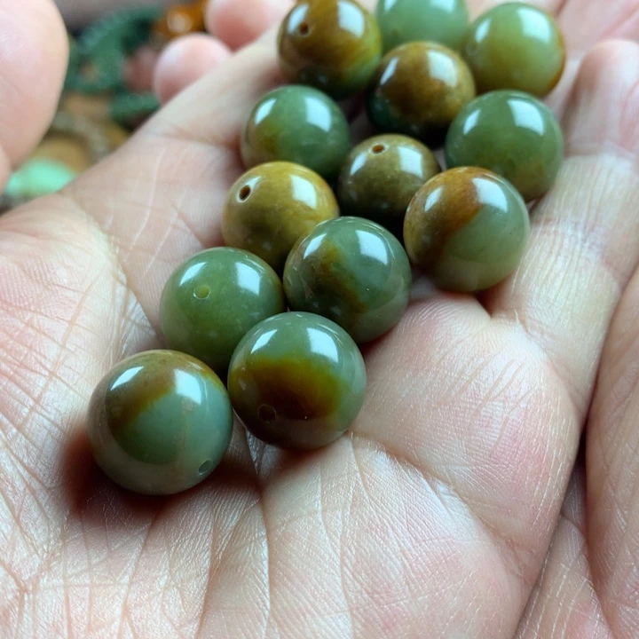 透闪石质玉吊坠未镶嵌