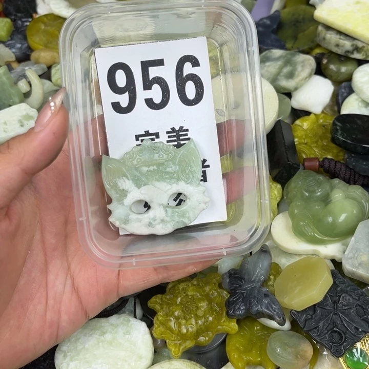 蛇纹石玉足银镀金镶嵌颈饰