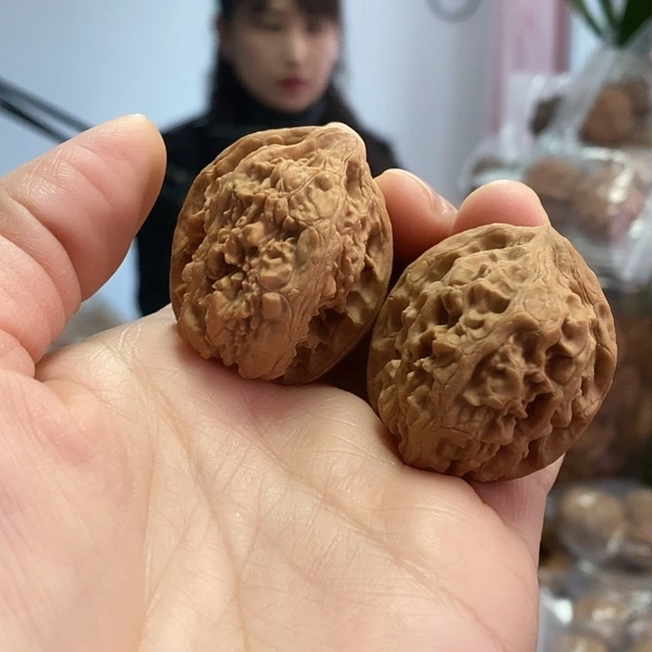 文玩核桃把件34红锦鲤