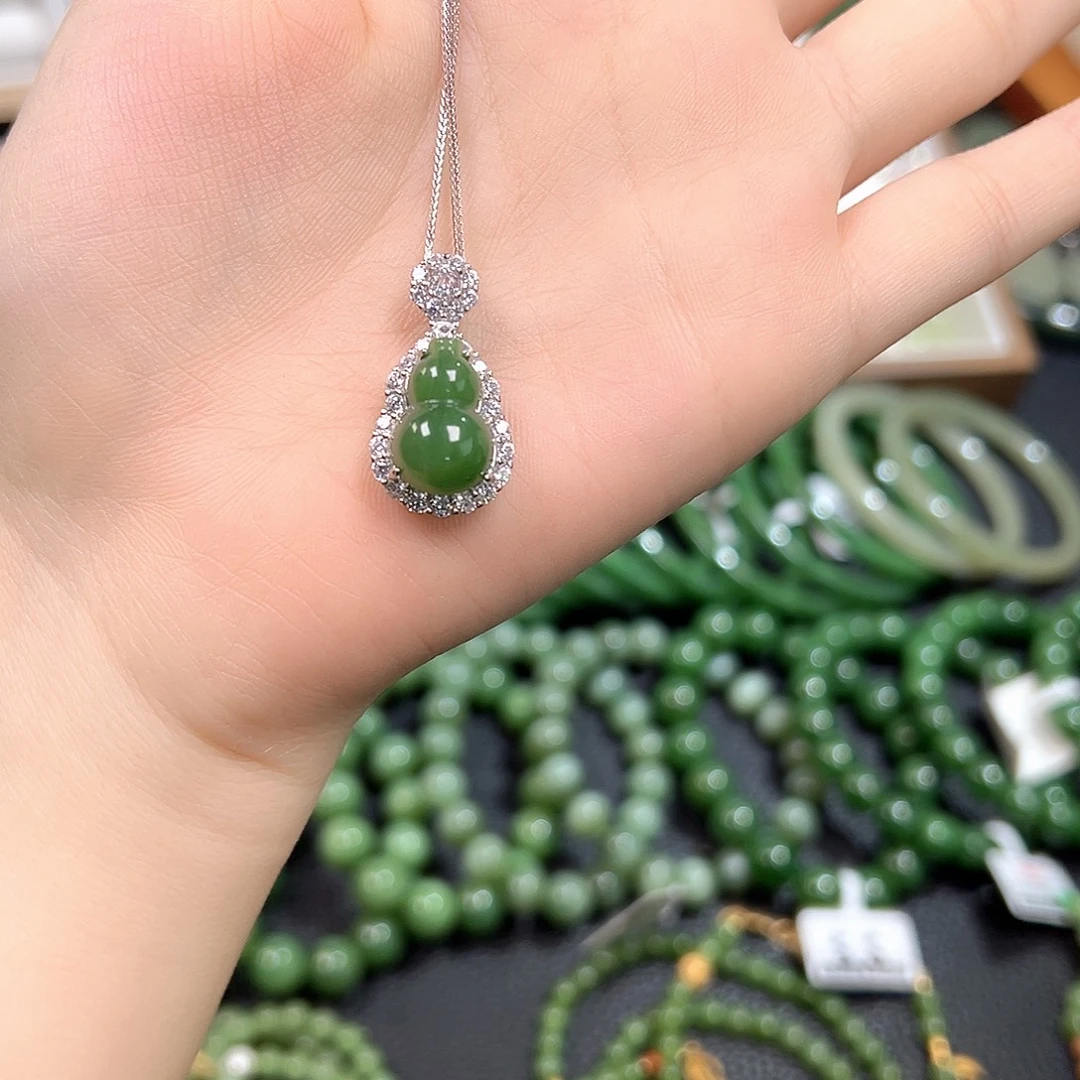 太***！颈饰银S925镶嵌和田玉（碧玉）