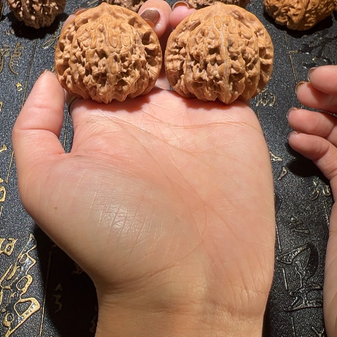 文玩核桃吊坠霞云岭42手把件150