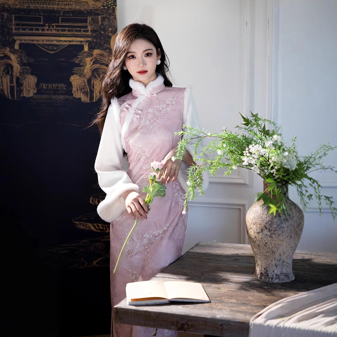 新年拜年服粉色旗袍新款2024秋冬季女新中式新娘敬酒服订婚礼服裙