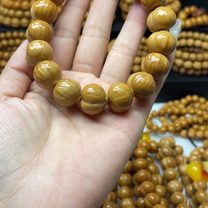 影***子吊坠猴头核桃微瑕屁桃