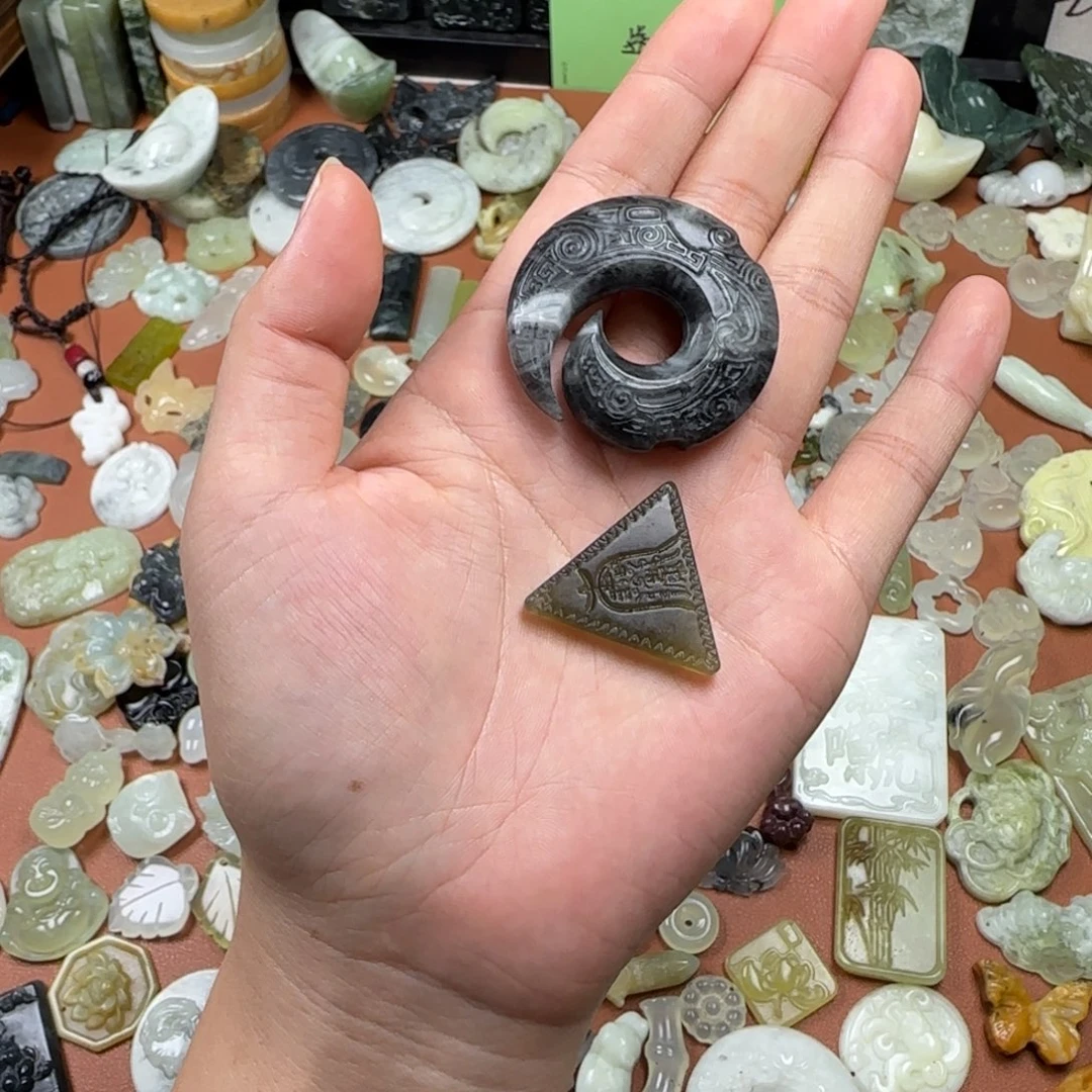 柒***°未镶嵌蛇纹石玉发饰扭转乾坤➕三角牌