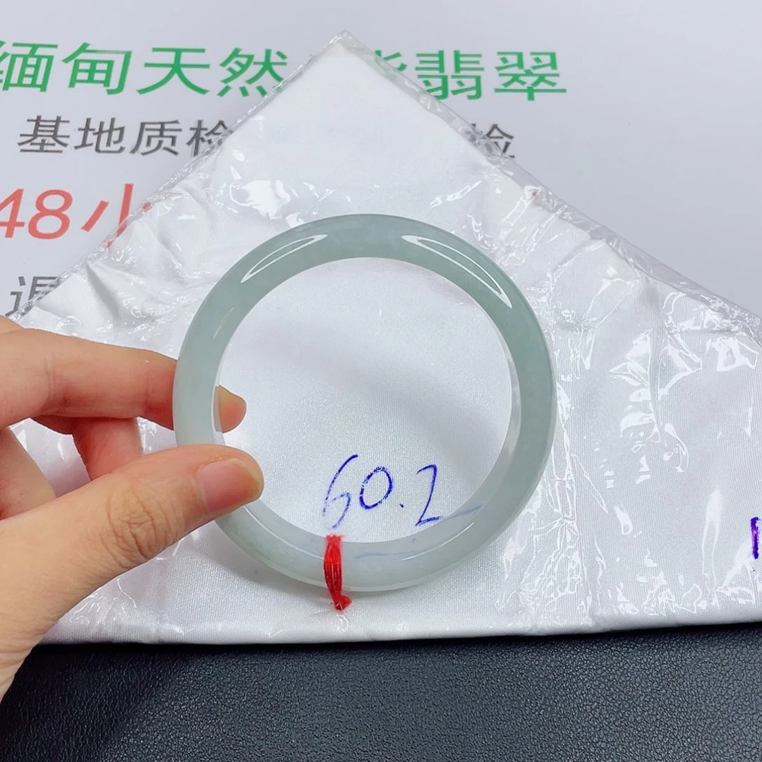 翡翠手镯未镶嵌余***就