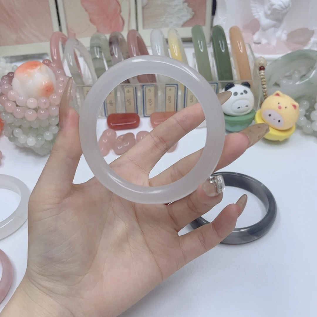 皮****石英质玉未镶嵌手镯