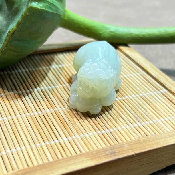 天然和田玉貔貅手把件23.9*42.2mm