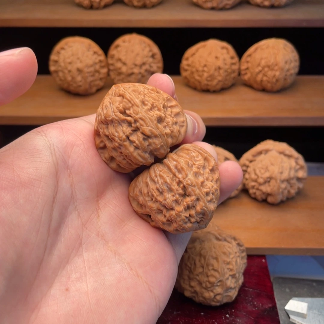 文玩核桃把件39.8毕业精配三角白