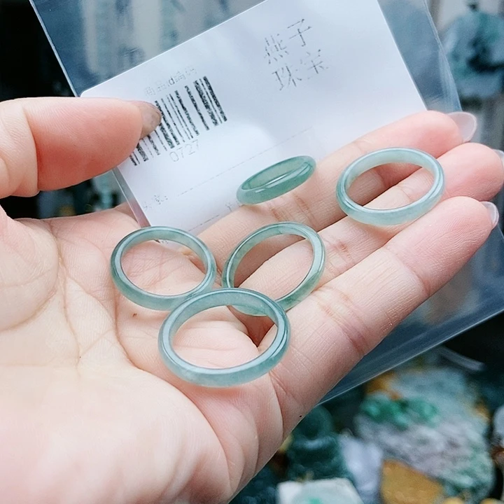 颈饰足铂镶嵌翡翠翡翠