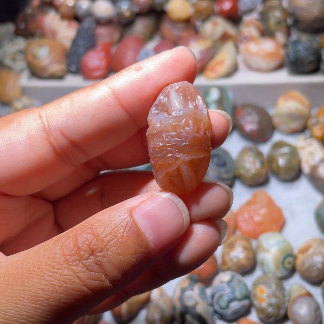 戈壁石戈壁石经脉石