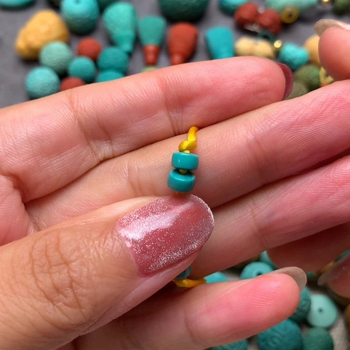 绿松石未镶嵌颈饰