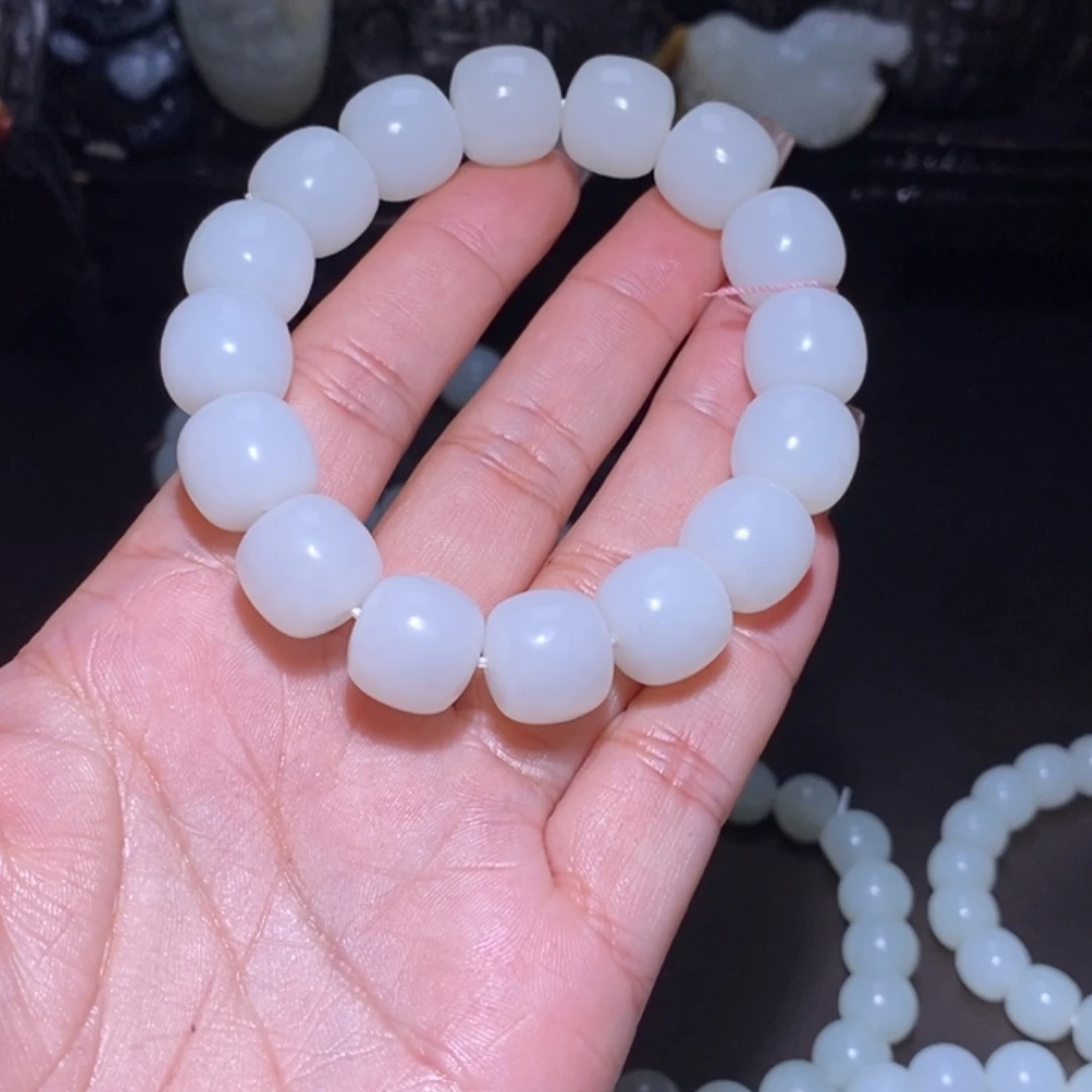 行***远和田玉未镶嵌颈饰