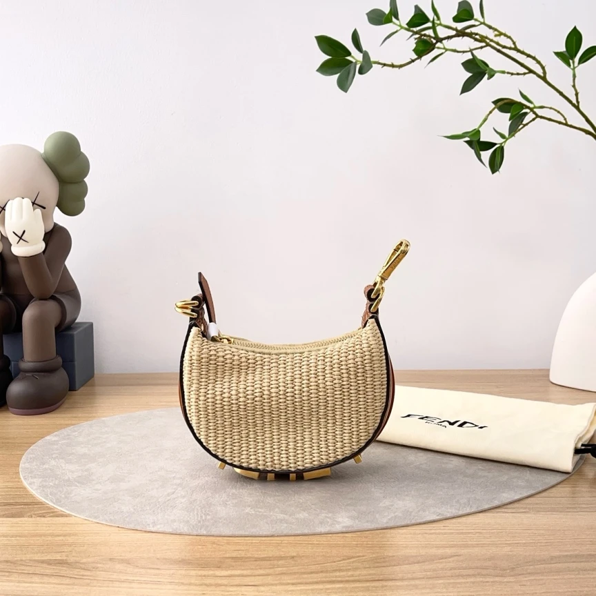 95新 FENDI/芬迪 Graphy  /手拿包/7798