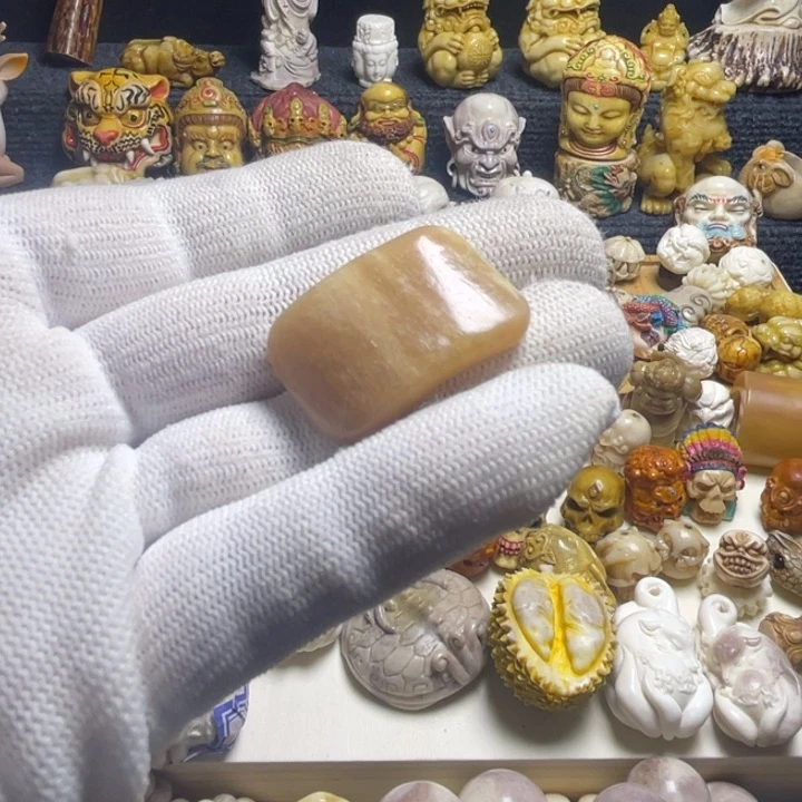 木配饰马骨雕刻卡子