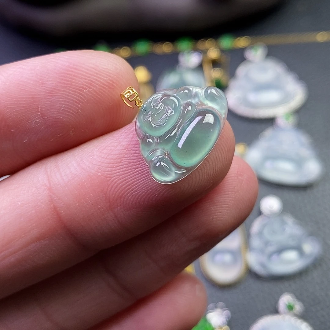 颈饰18K金镶嵌翡翠