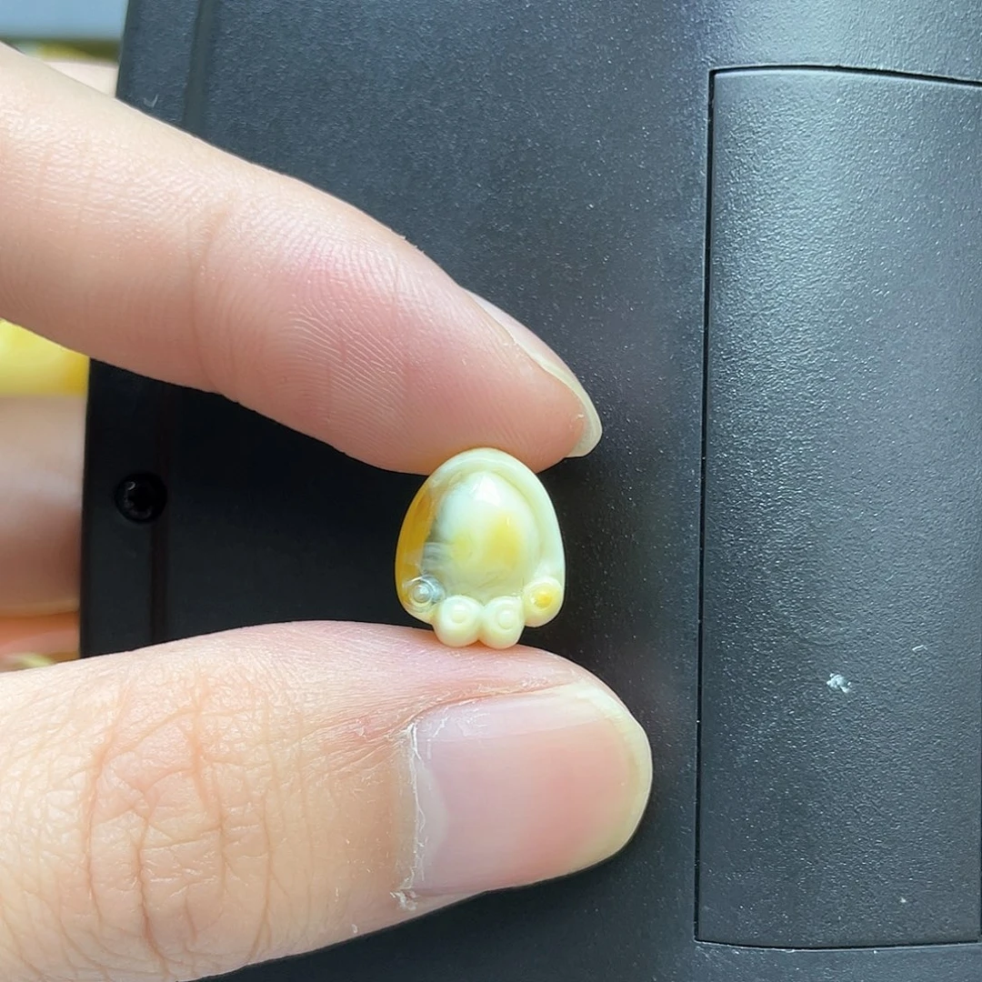 琥珀裸石未镶嵌蜜蜡