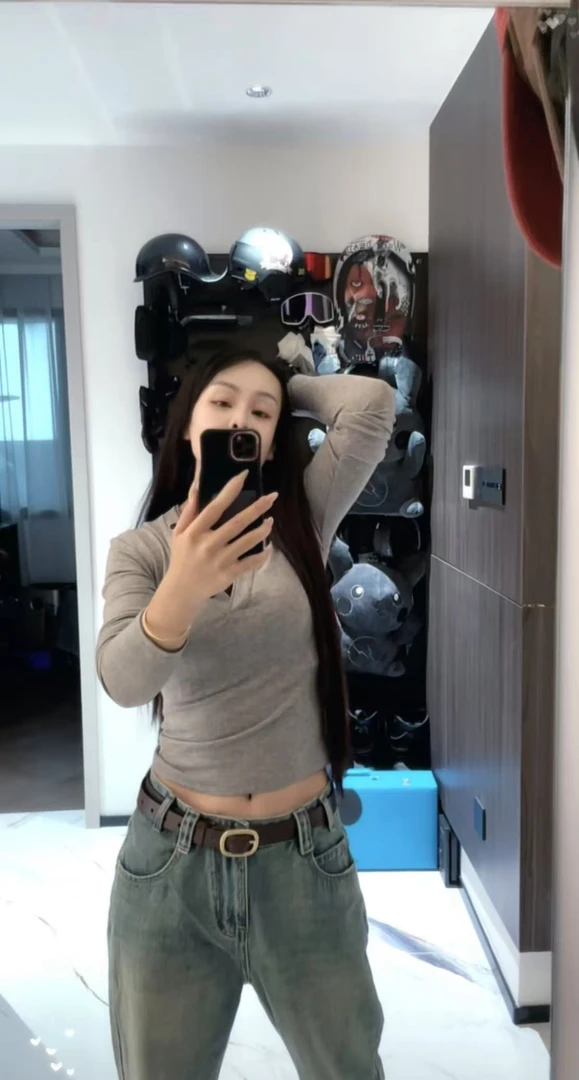 宽松显瘦百搭牛仔裤直筒