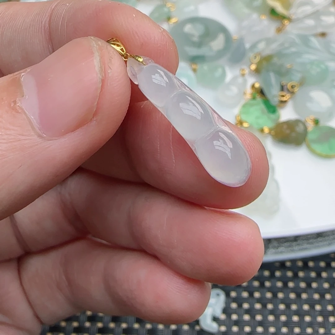 【闪购商品】翡翠颈饰18K金镶嵌小冰豆
