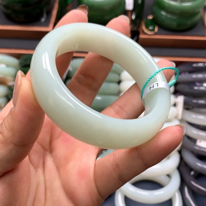 【闪购商品】未镶嵌手镯和田玉