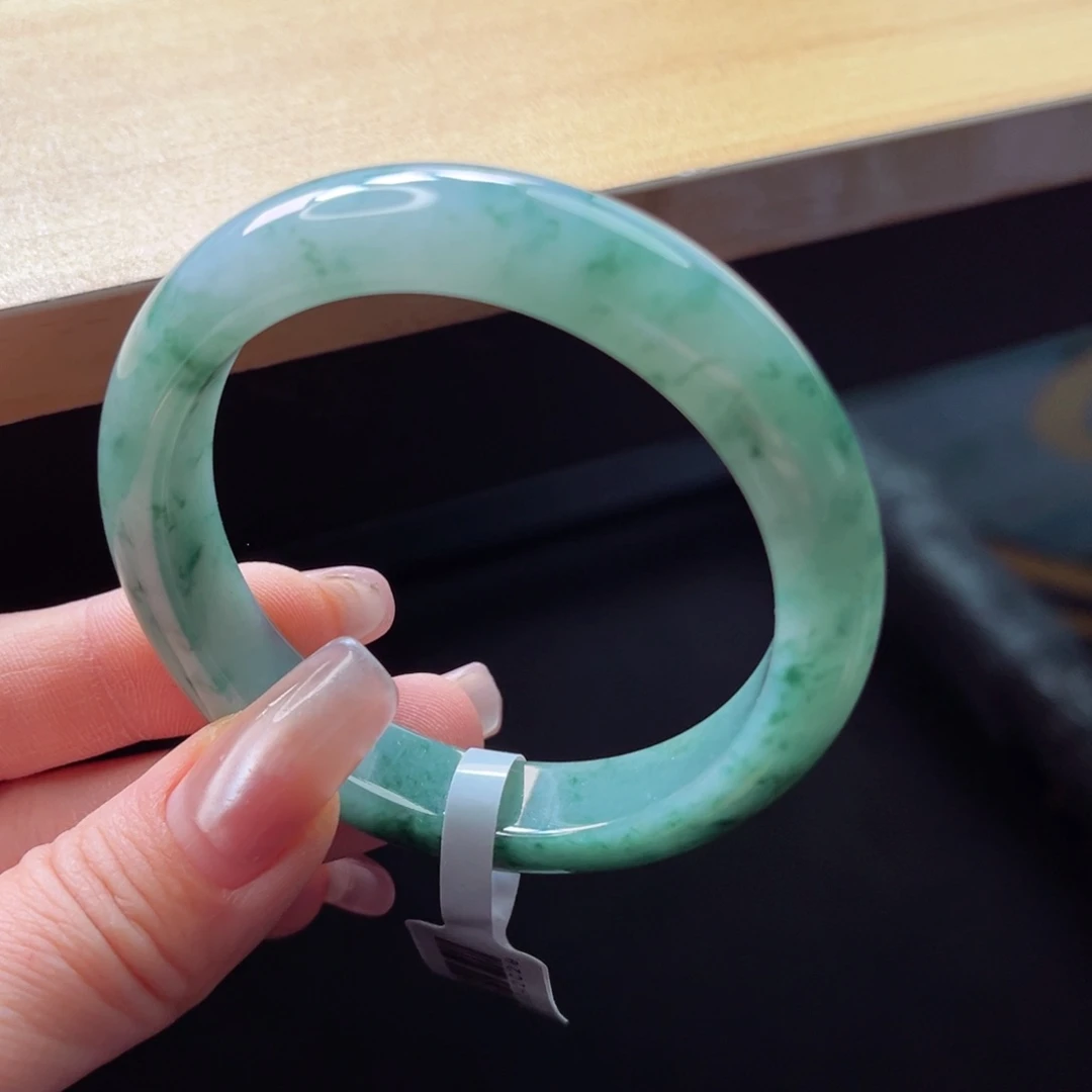 翡翠手镯未镶嵌手镯