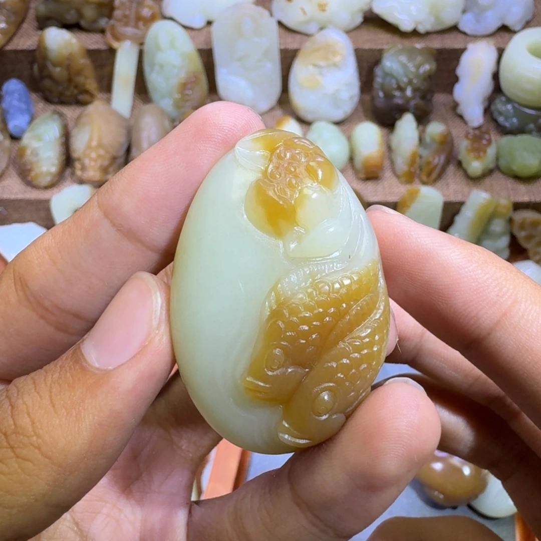 摸***摸和田玉未镶嵌颈饰