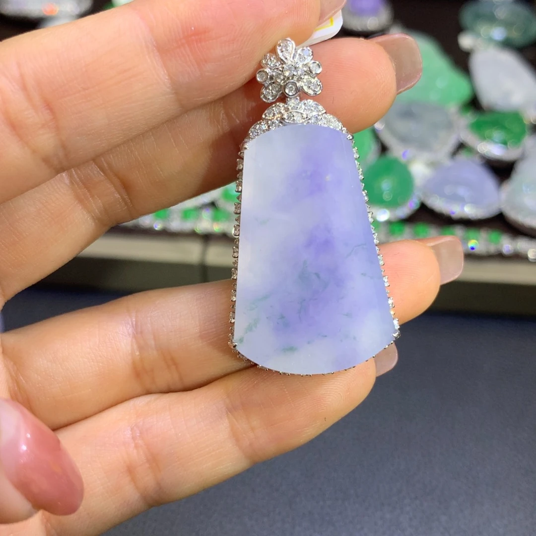 翡翠18K金镶嵌颈饰翡翠吊坠