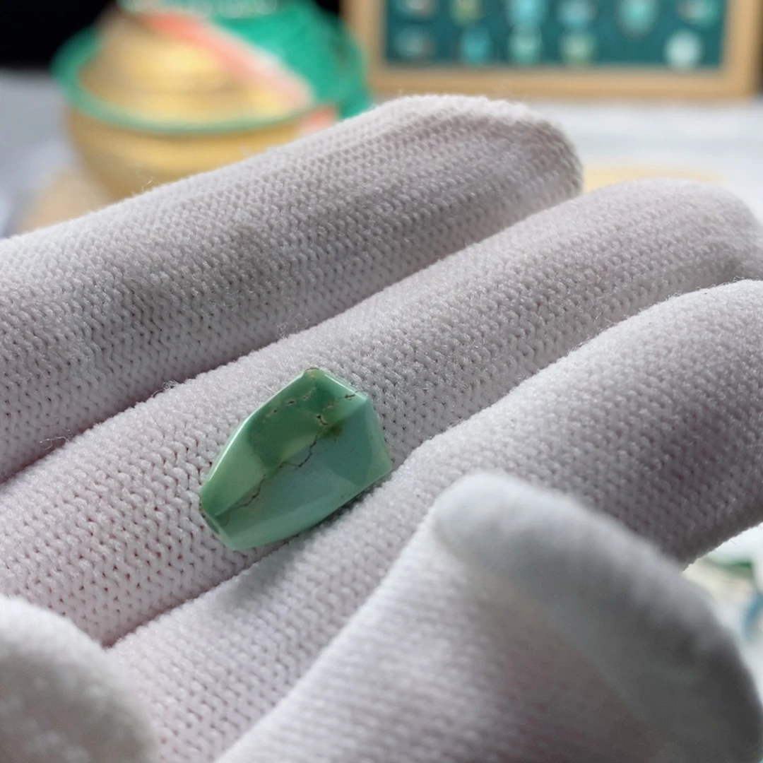 南红玛瑙颈饰未镶嵌环*