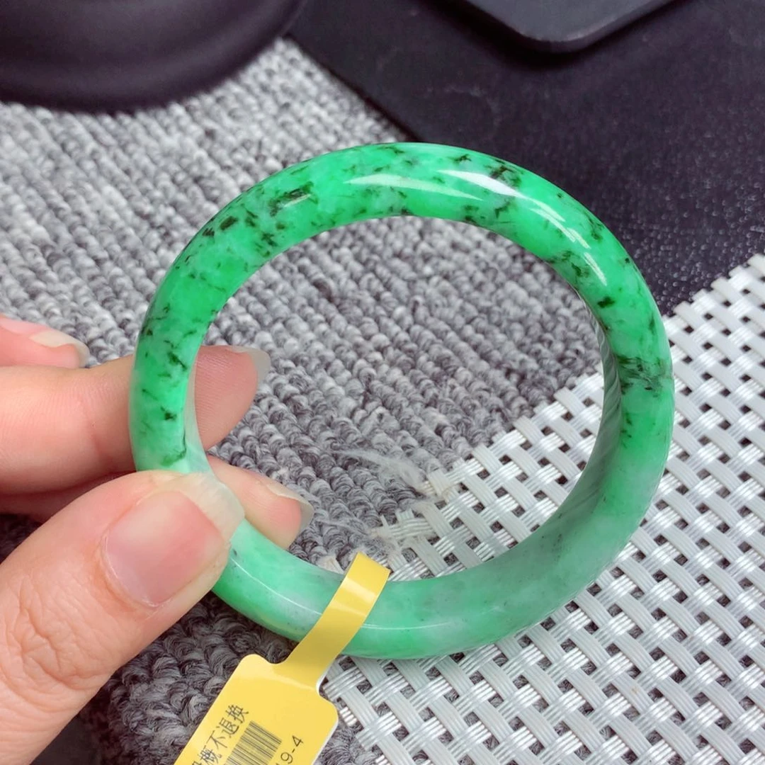 翡翠手镯未镶嵌缅甸