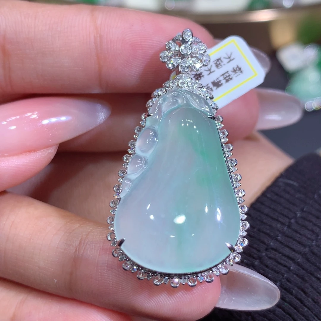 翡翠吊坠(赠链)18K金镶嵌