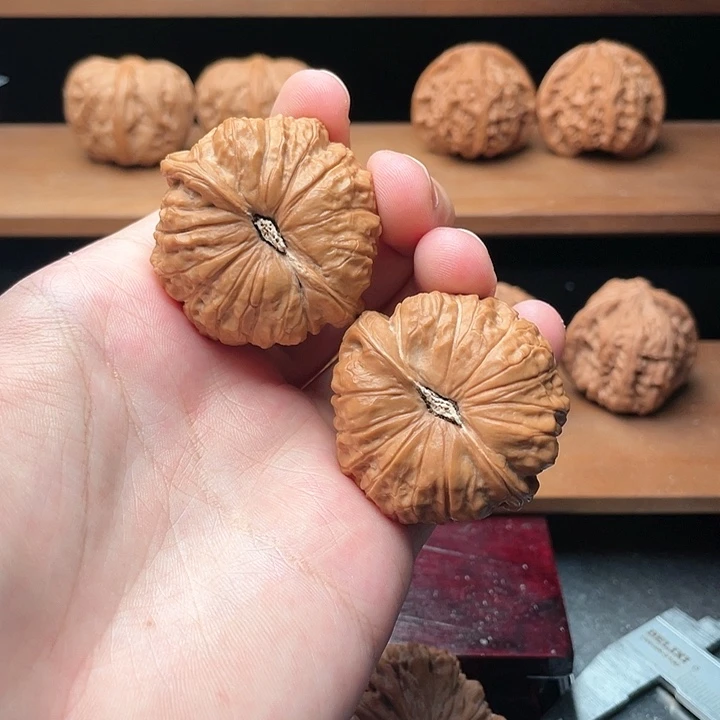 文玩核桃把件44圆润红皮南瓜墩