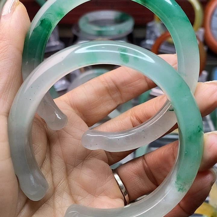 石英质玉手镯未镶嵌盛****姐