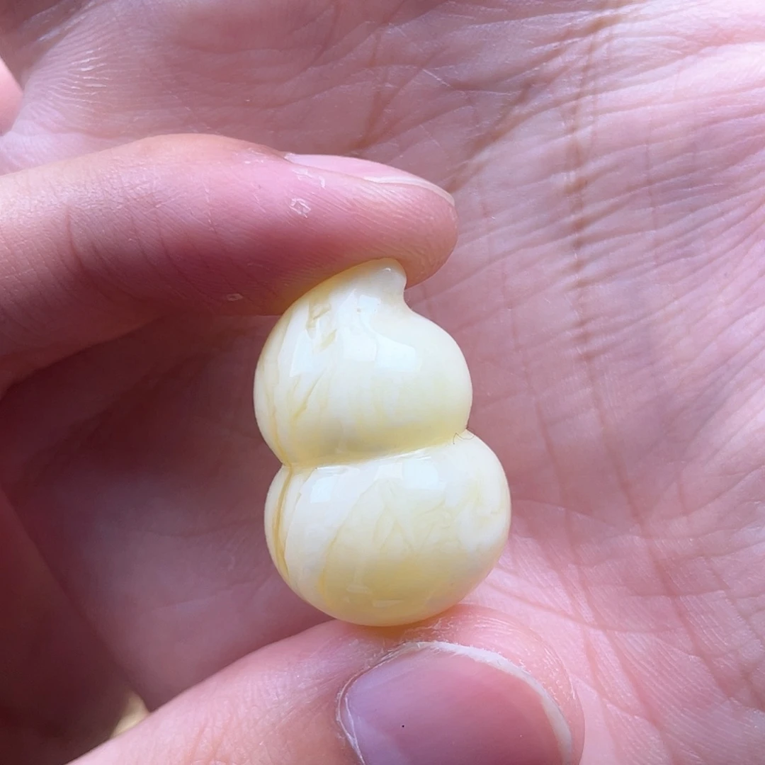 琥珀裸石未镶嵌蜜蜡