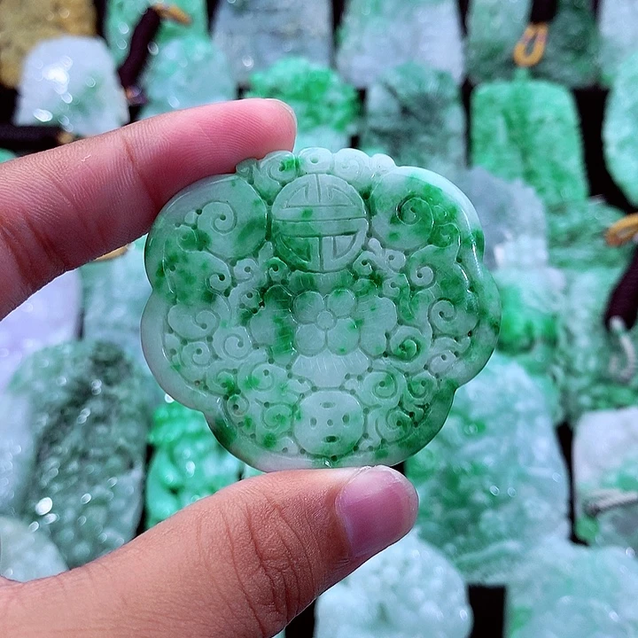 吊坠(不含链)未镶嵌翡翠