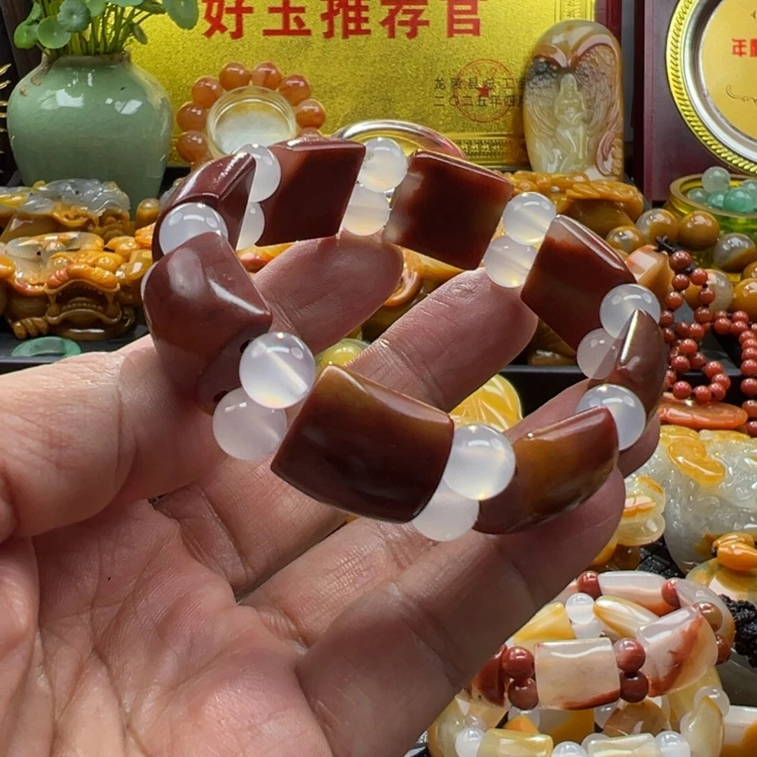 颈饰未镶嵌石英质玉