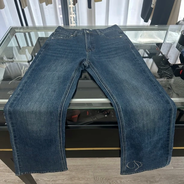 秋冬新品显瘦提臀微喇牛仔裤