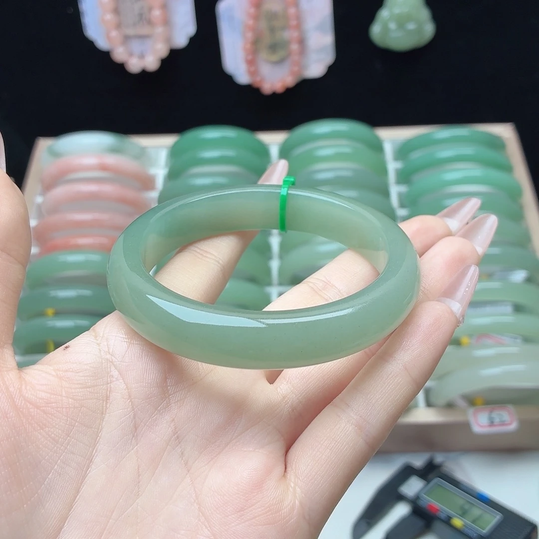 石英质玉未镶嵌手镯60