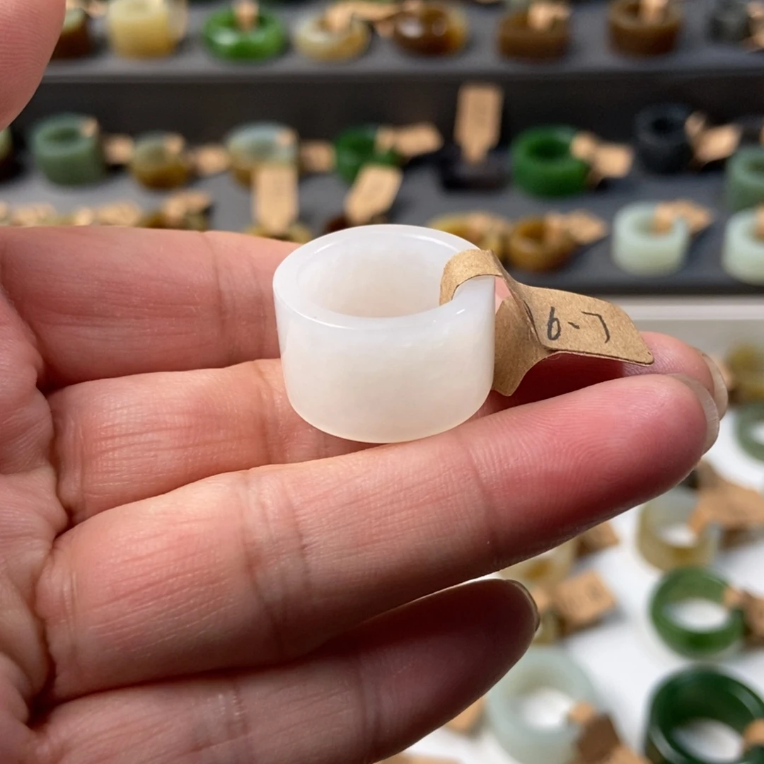 和田玉未镶嵌戒指