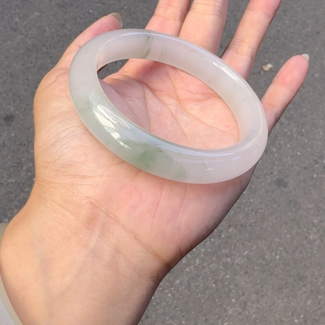 佳***音未镶嵌手镯石英质玉