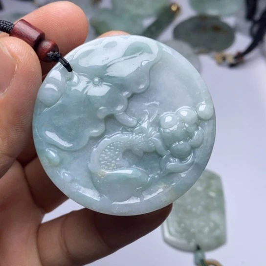 翡翠未镶嵌颈饰翡翠