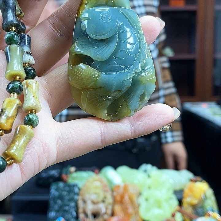 蛇纹石玉吊坠未镶嵌