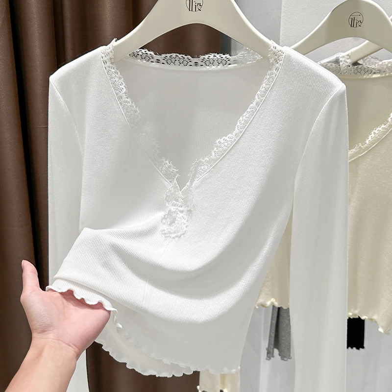 白色蕾丝拼接花边v领打底衫女秋内搭薄款长袖T恤百搭修身针织上衣
