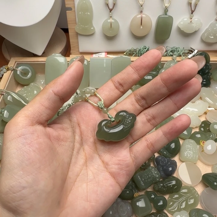 颈饰未镶嵌和田玉