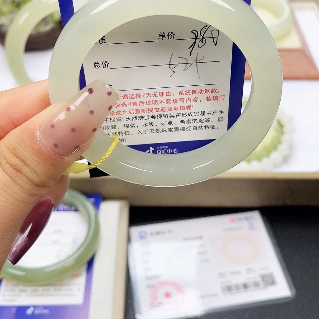 和田玉未镶嵌手镯