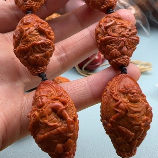 橄榄核手串雕刻工艺