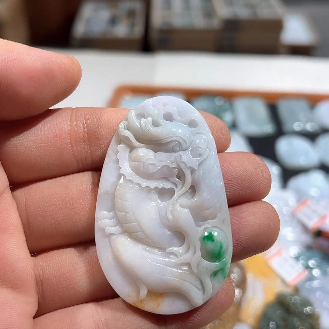 翡翠未镶嵌颈饰挂件