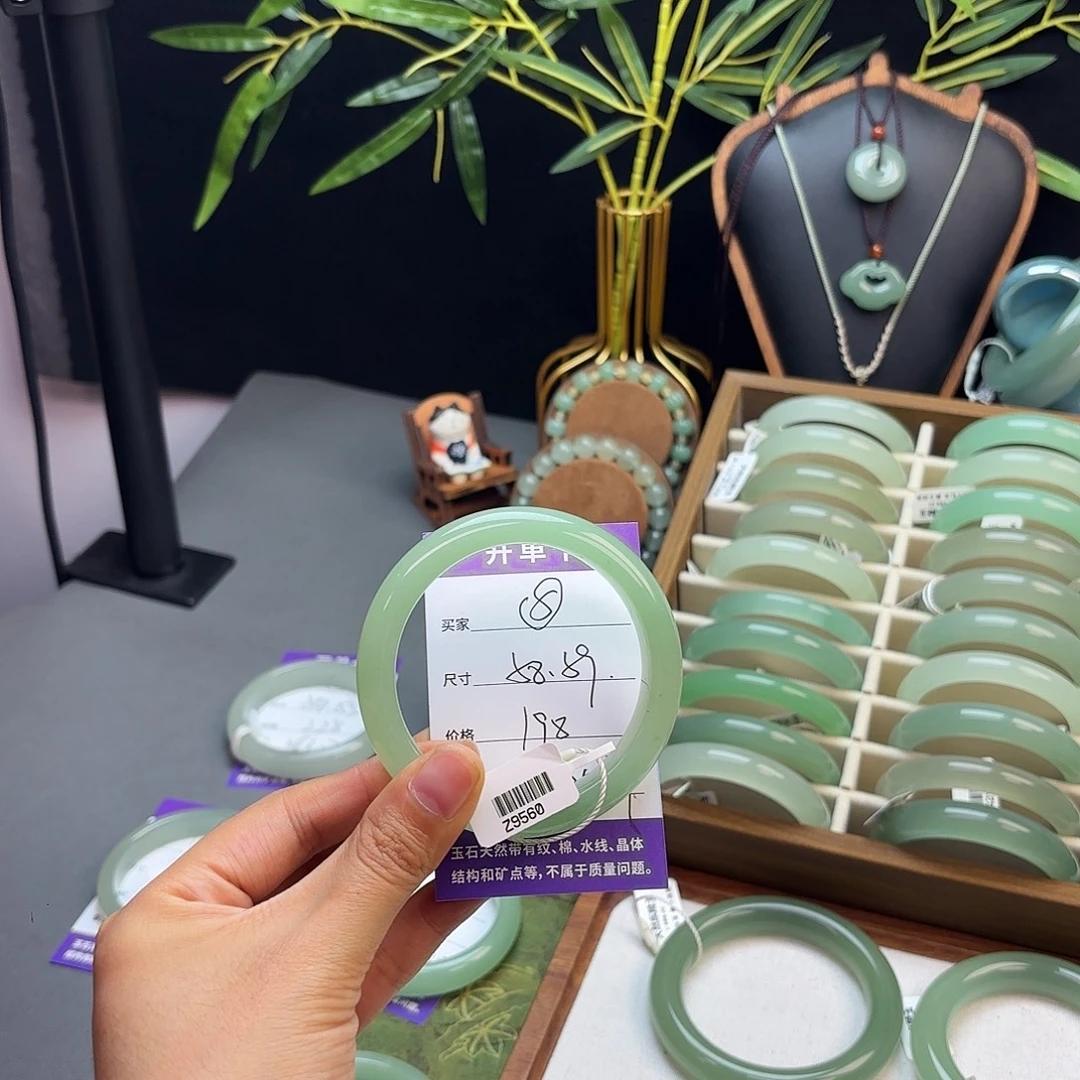 阿***祝东陵石未镶嵌手镯