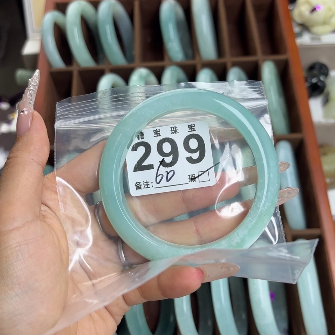 未镶嵌蛇纹石玉手镯巧****?