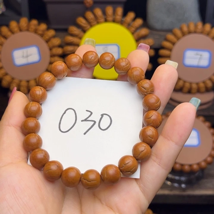 桃核手串光珠肚卡10左右