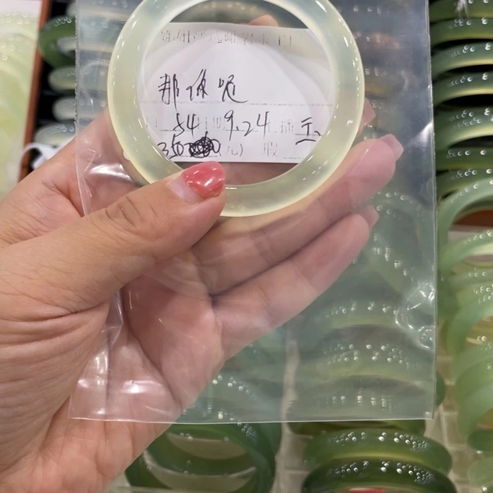 未镶嵌蛇纹石玉手镯那*呢